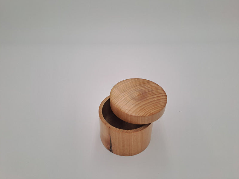 Boite en platane avec incrustation 001