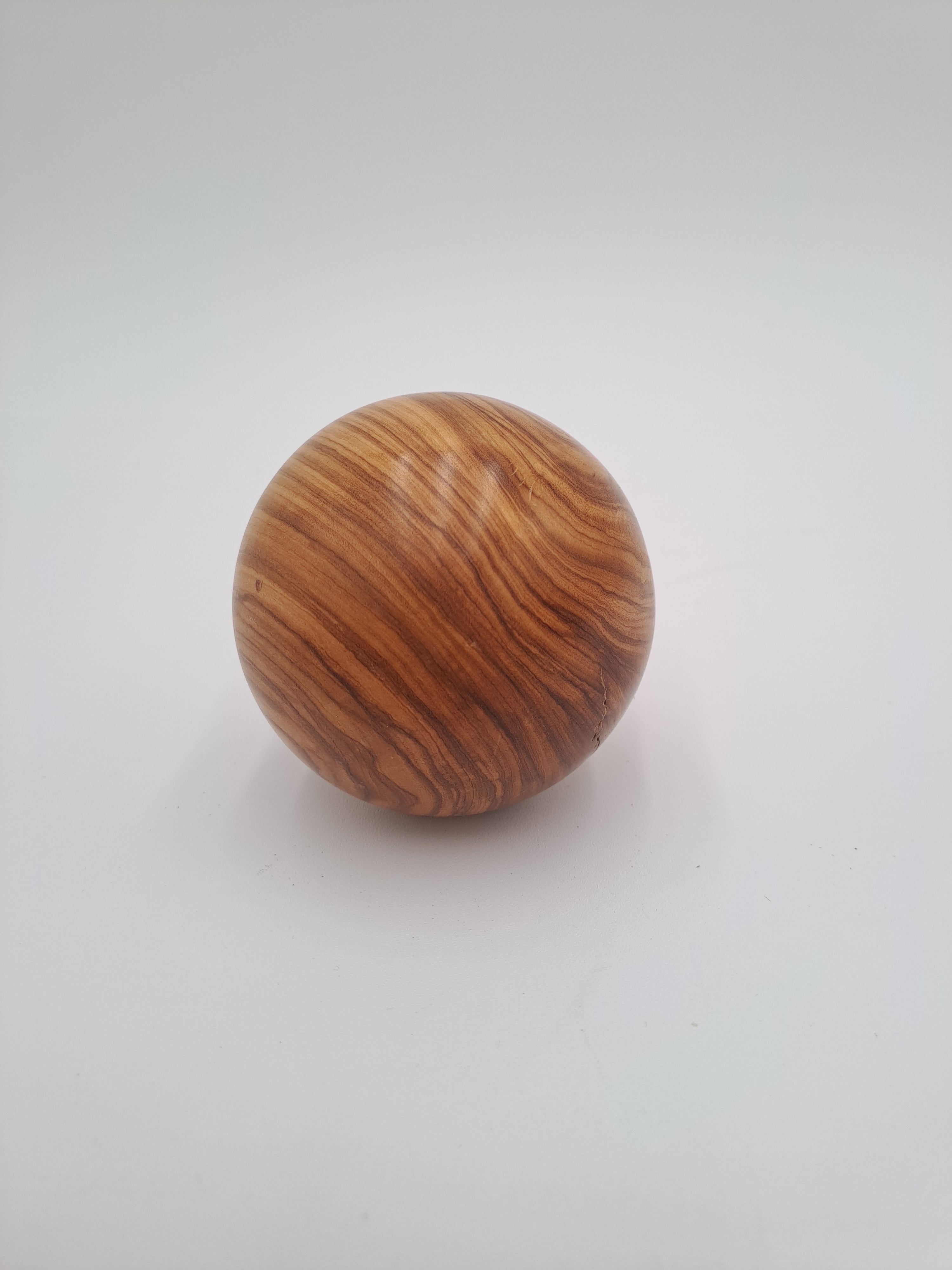 Sphère en olivier 001