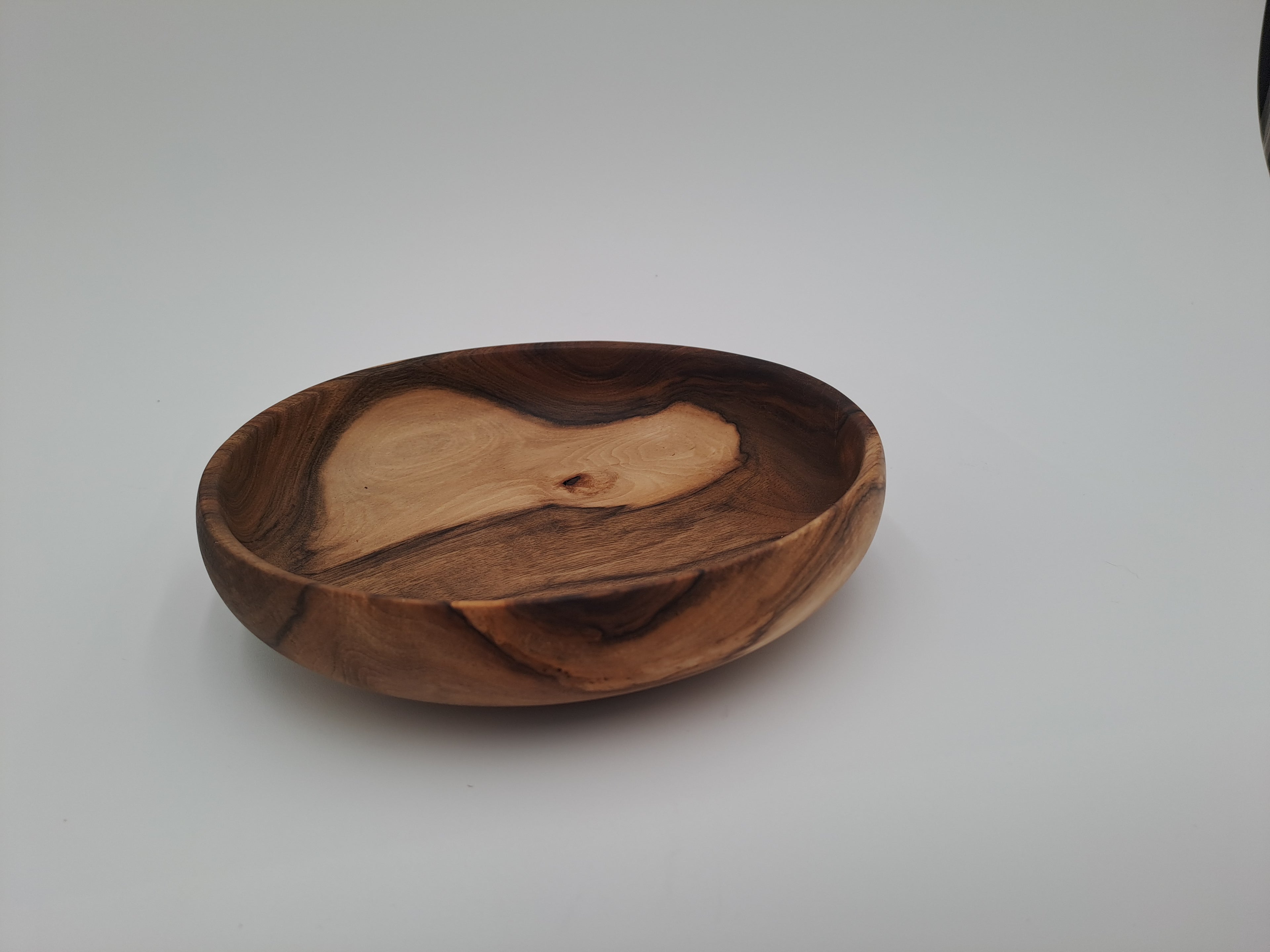 Plat en noyer 001